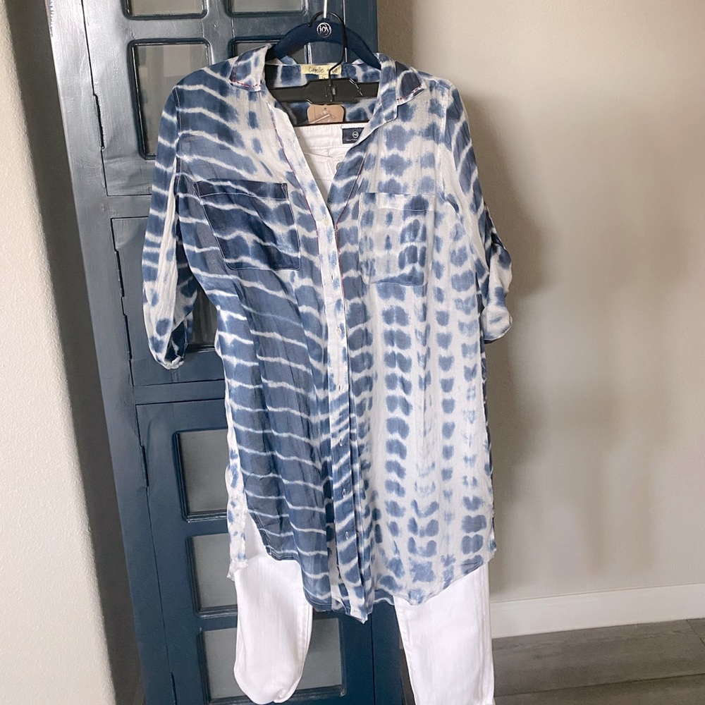 NWT BOHO button shirt, longer length w/buttons down the front - Picture 2 of 4